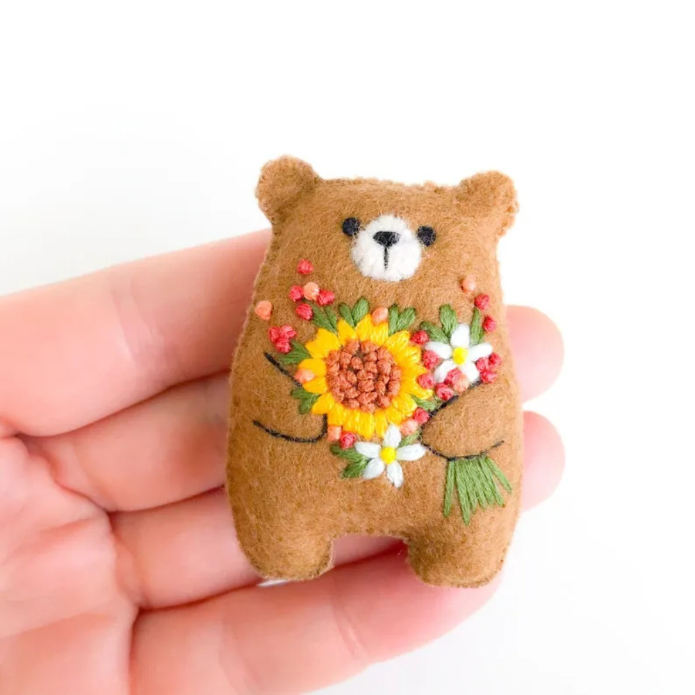 Bouquet Bear Pocket Hug