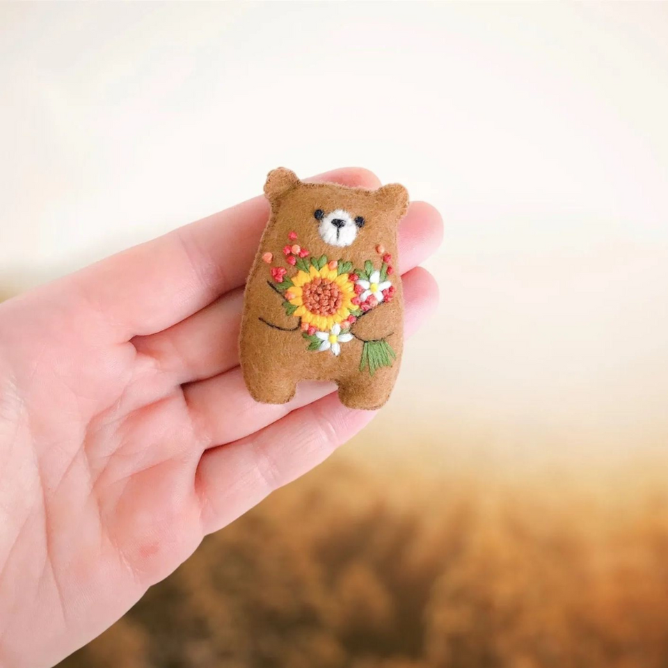 Bouquet Bear Pocket Hug